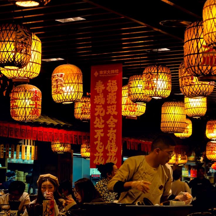 Casual restaurant with booth seating